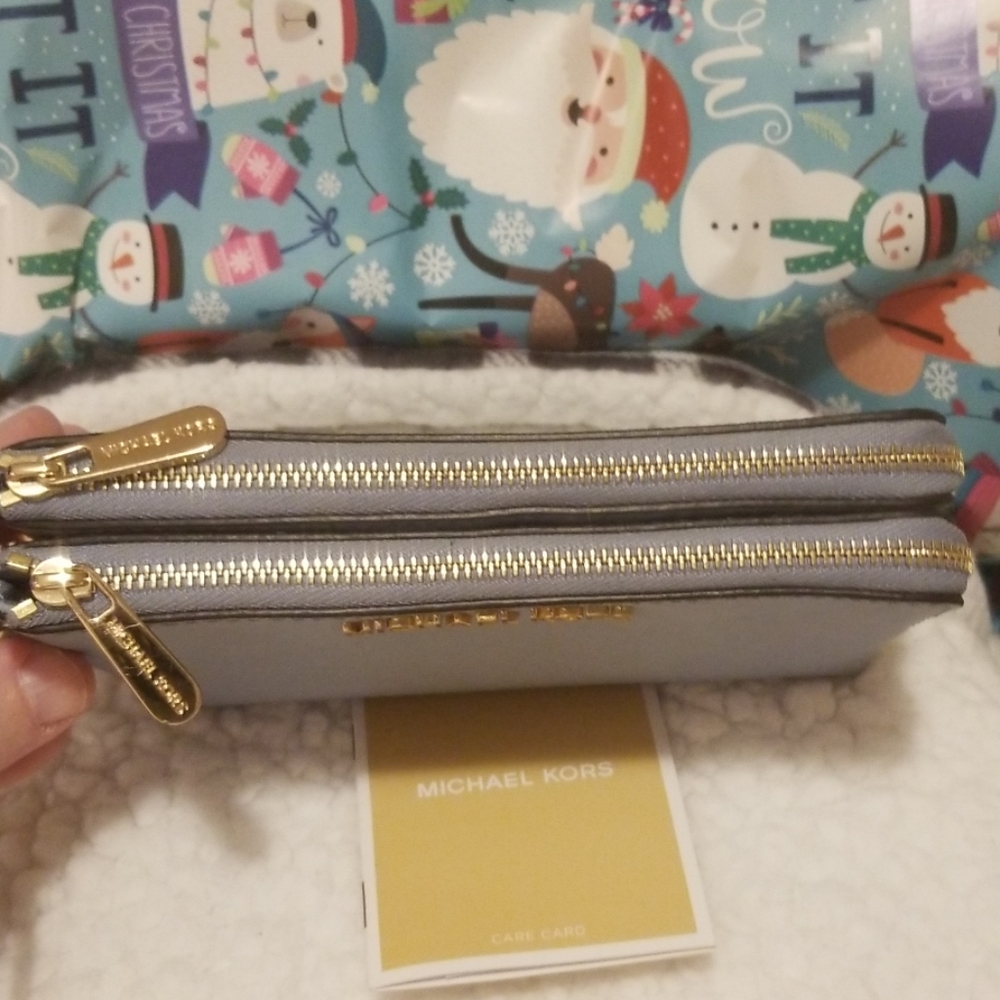 Michael Kors leather wristlet - Picture 2 of 8